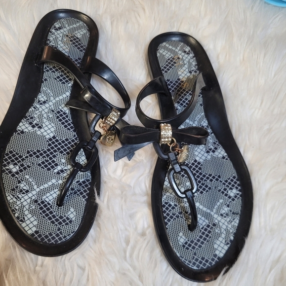 GUESS BLACK BOW TIE,CHAIN SANDALS,GOLD HEART+CRYSTAL CHARM,SHOES,FLIP FLOP - Picture 2 of 5